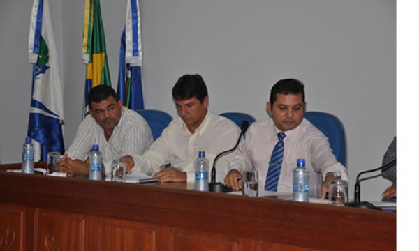 Sessão ordinária do dia 18/06/2012 foram votados e aprovados os seguintes projetos: